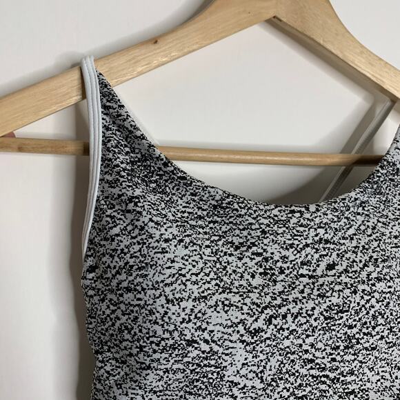 P’tula Pixel Strappy Sports Bra Womens Size Medium - Picture 5 of 13